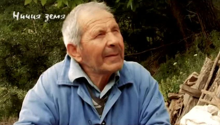 Отшелници: Дядо Румен и семейството му живеят без ток и телефон в най-затънтеното село на България (ВИДЕО)