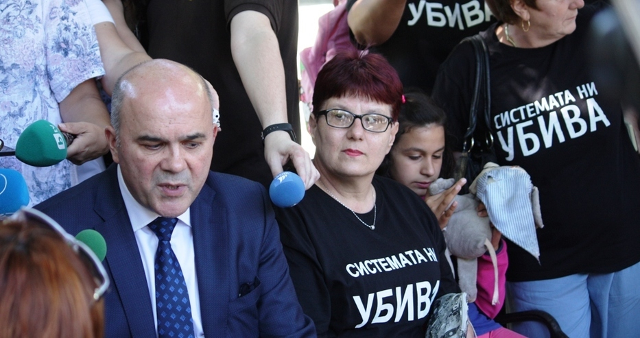 Бисер Петков отново ще се срещне с майките на деца с увреждания, дали ще спре протестът им?
