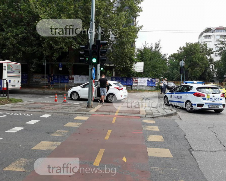 Лошо начало на седмицата в Пловдив! Кола помете жена на пешеходна пътека 