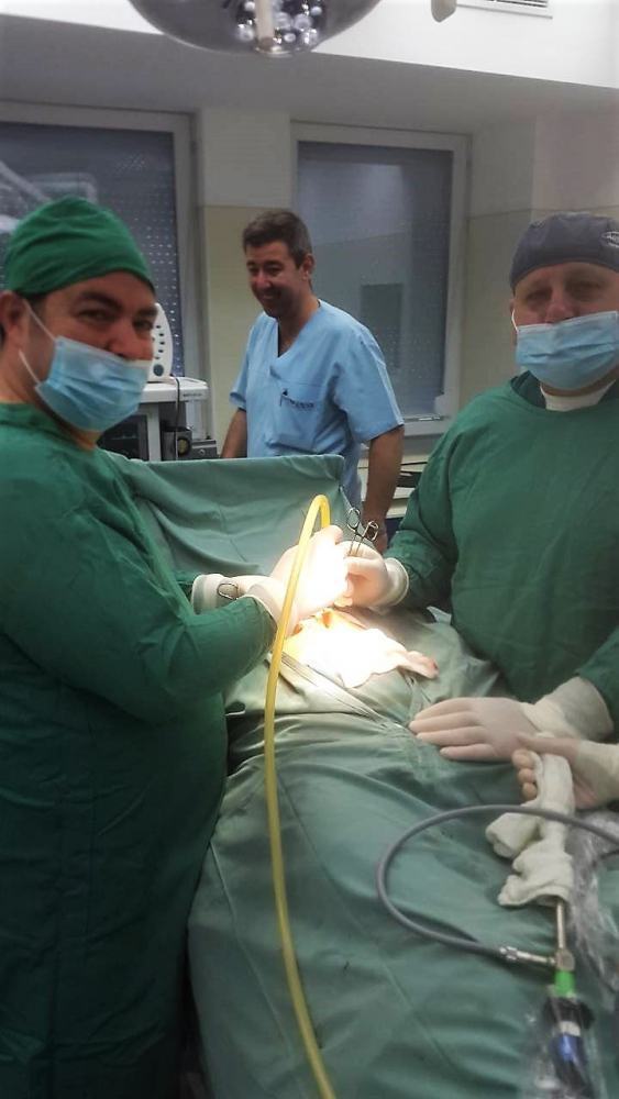 Уролозите в болницата в Пловдив махнаха тумор на пикочопровод след уникална безкръвна операция  