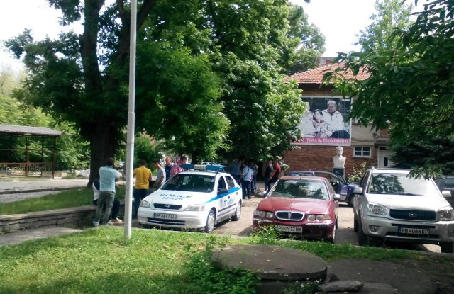 Само в БЛИЦ! Стана ясно с колко пари е задържан кметът на Войнягово (СНИМКИ)