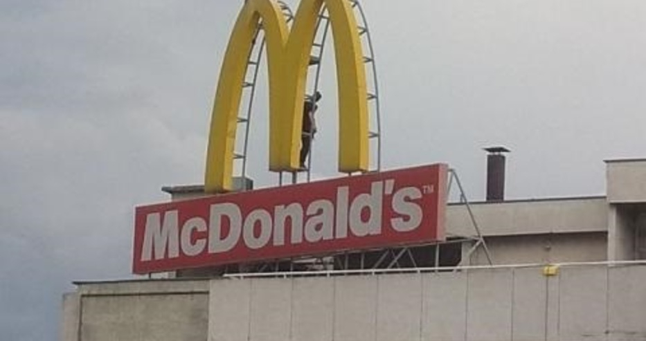 Пловдивчанка видя тази реклама на McDonald's и изпадна в ужас (СНИМКА)