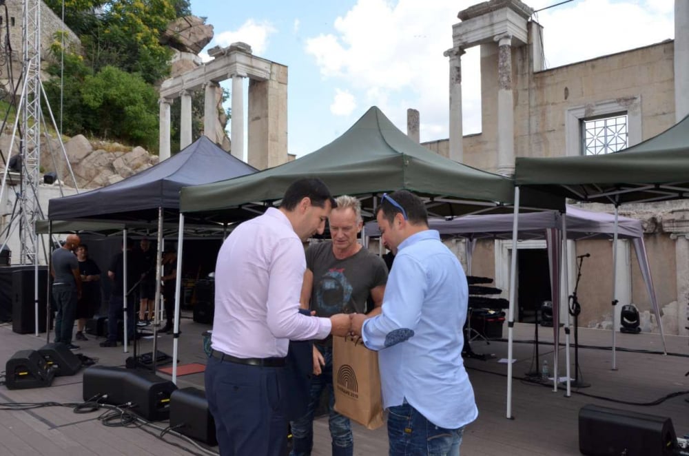 Кметът на Пловдив посрещна Стинг на Античния театър (СНИМКИ)