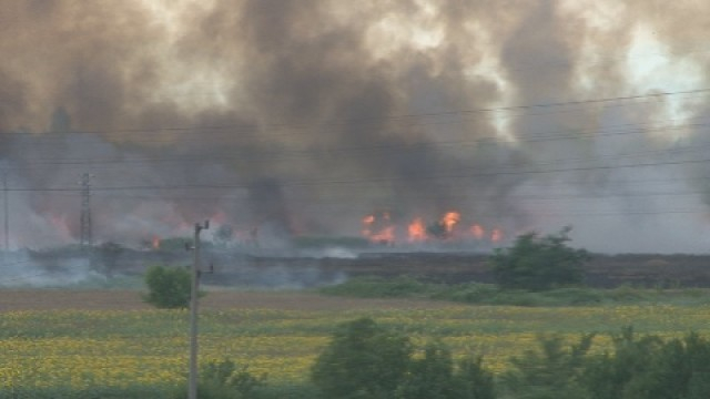 Огромен пожар избухна в Пловдив, 6 коли на огнеборците гасят пламъците! (СНИМКИ)