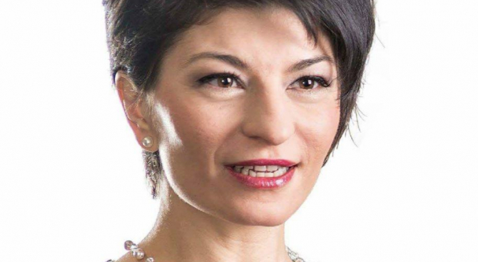 Десислава Атанасова в остър спор с депутат от БСП в ефир!
