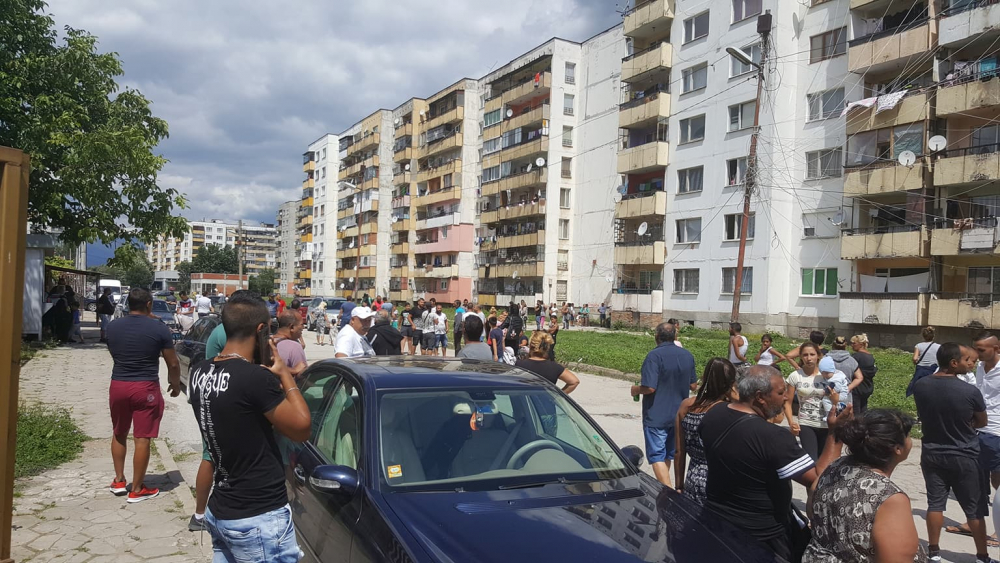 От МВР съобщиха подробности за среднощния екшън в ромския квартал на Ботевград 