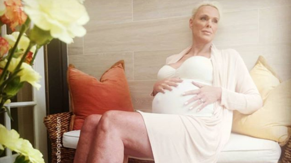 54-годишна датска моделка и бивша съпруга на Сталоун роди петото си дете (СНИМКА)