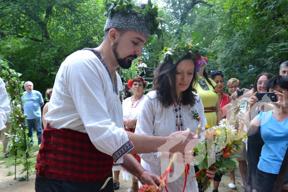 За уникалната сватбата на Деси и Венелин навръх Еньовден в Търновско ще се говори дълго време (СНИМКИ)