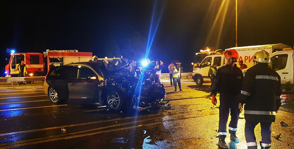 Адско меле с кола край Враца, бесни роми нападнаха полицаи и спешни медици СНИМКИ