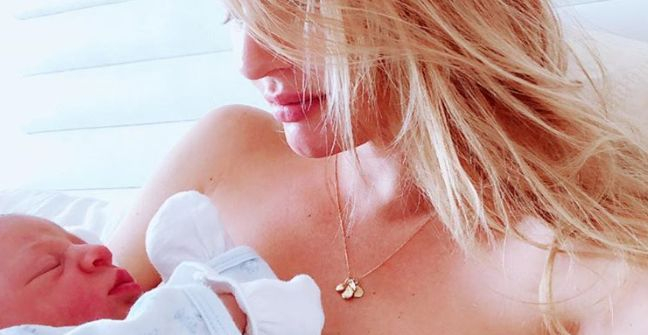 Секси моделката на Victoria's Secret Кандис направи шокиращи разкрития за раждането на второто й бебе (СНИМКИ)