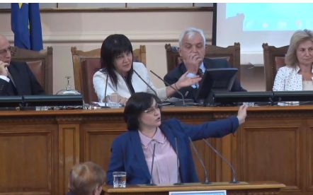 Горещи страсти в парламента: Цвета Караянчева и Нинова се скараха заради Борисов и още нещо (СНИМКИ)