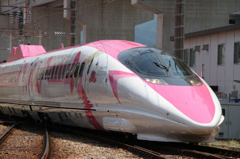 Розов скоростен влак пускат в Япония (СНИМКИ)