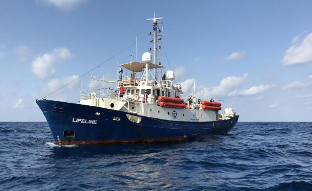 В Малта полицията разпитва капитана на кораба "Лайфлайн"