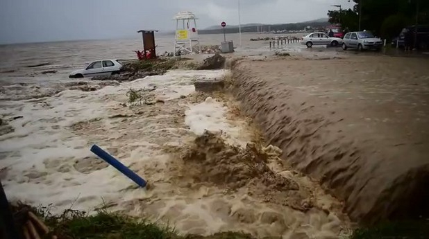 Българите да забравят за Гърция от понеделник, циклон носи страшни наводнения