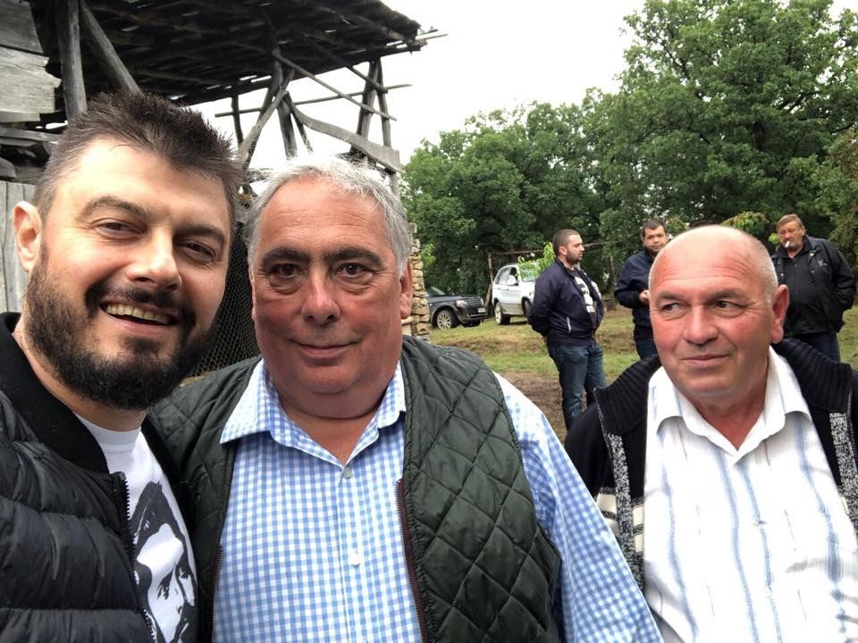 Бареков заведе  британския евродепутат Джон Флек на гости при кравата Пенка! (СНИМКИ)