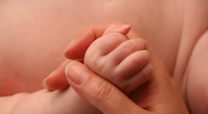 Жена с присадена матка роди син в болница в Болоня