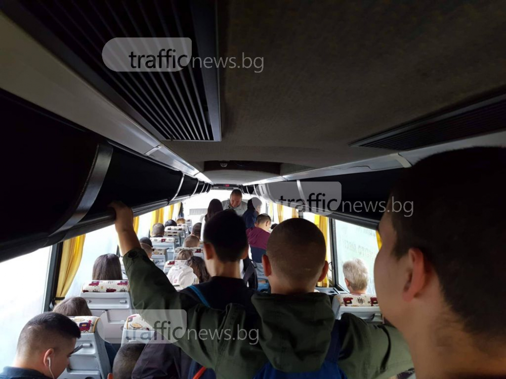 Кошмар! Автобус, пътуващ към Пловдив, се превърна в подвижна баня (СНИМКИ/ВИДЕО)
