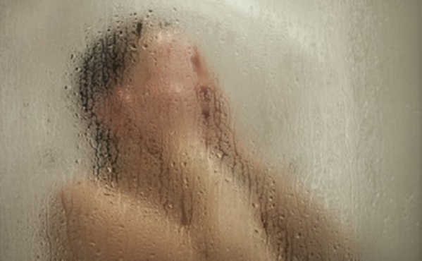 Мъж сложи скрита камера в банята на 18-годишната си дъщеря