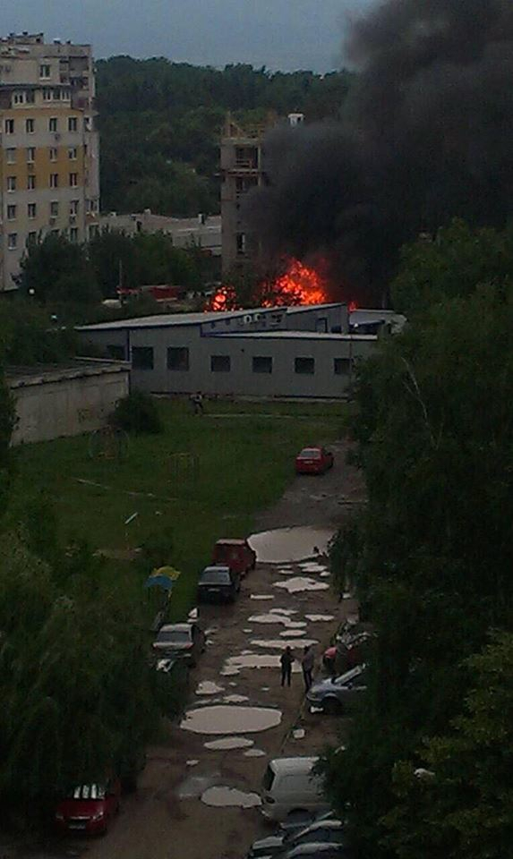 Извънредно и първо в БЛИЦ! Голям пожар избухна в столичния "Надежда" 6, страшно е! (СНИМКИ/ВИДЕО)