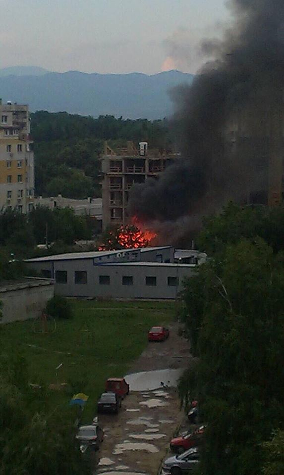 Извънредно и първо в БЛИЦ! Голям пожар избухна в столичния "Надежда" 6, страшно е! (СНИМКИ/ВИДЕО)