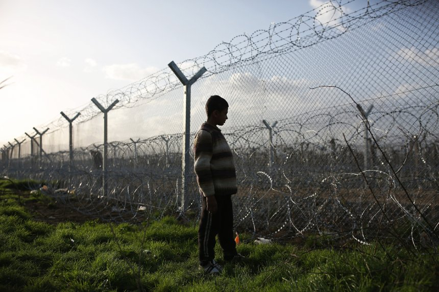 Spiegel: Европа все повече се изолира и затваря за бежанците
