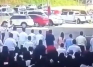 Ужас във Филипините! Публично застреляха кмет, измислил „разходка на срама“ (ВИДЕО)