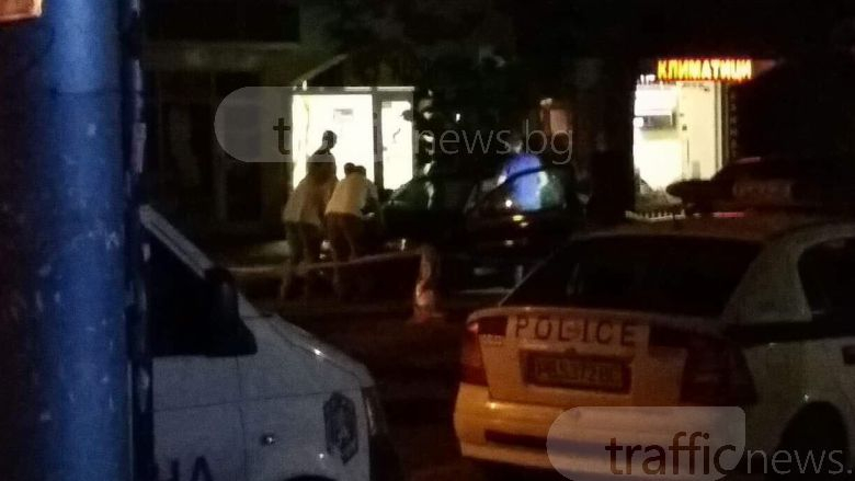 Извънредно: Труп на прострелян мъж е открит в лека кола до Военна болница в Пловдив! (СНИМКИ)  