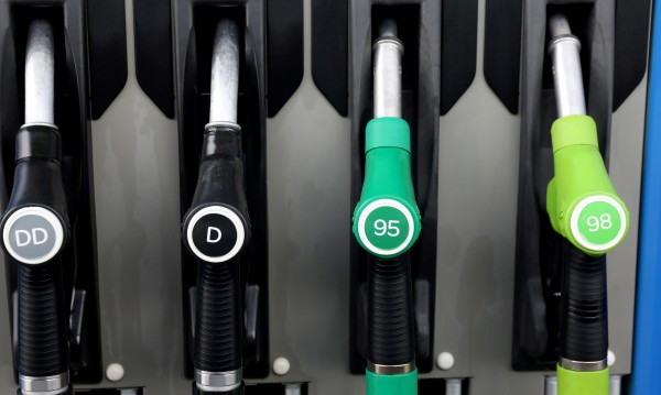 Бензин, дизел, газ: Поскъпват, но 50% от цената им – акцизи и данък