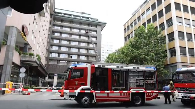 Огромен пожар в Любляна! Евакуират цял хотел (ВИДЕО)