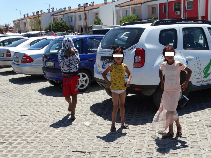 В Пловдив до Руския пазар е страшно: Малчугани разбиват и обират колите ви за секунди 