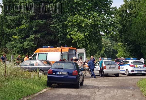 Моторист предизвика зрелищна катастрофа в Гърменско, в мелето пострада и автобус с туристи 