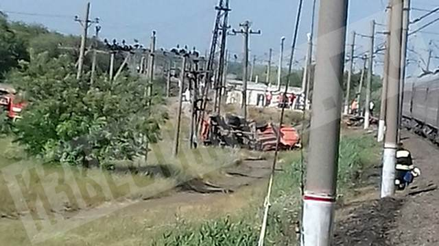Адска катастрофа между влак и Камаз в Русия, камионът е смачкан до неузнаваемост (СНИМКИ/ВИДЕО)