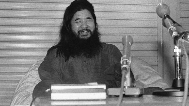 Масова екзекуция в Япония: Нощес обесиха Шоко Асахара и още шестима главатари на сектата „Аум Шинрикьо“ (ВИДЕО)