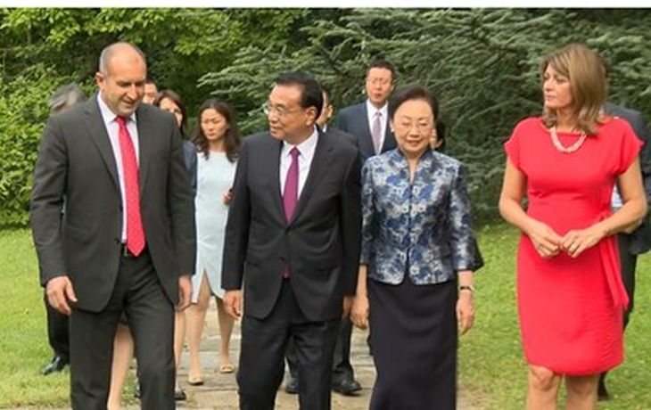 Румен и Десислава Радеви посрещнаха китайския премиер във вила "Калина", първата дама с ослепителен червен тоалет (ВИДЕО)