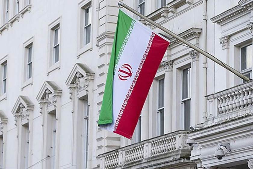 Холандия експулсира двама служители на иранското посолство