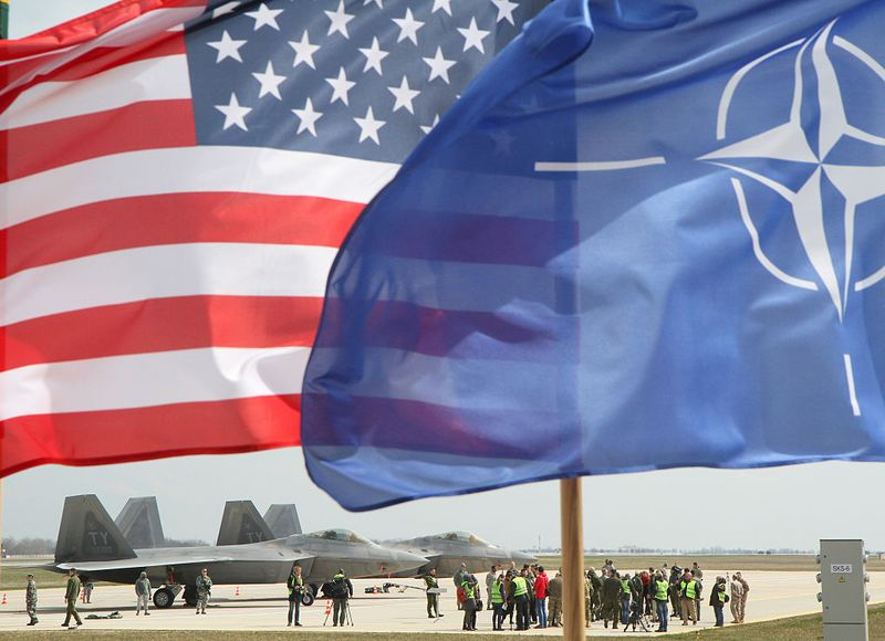 Екскомандващият на НАТО: Алиансът има две беди – Тръмп и Путин