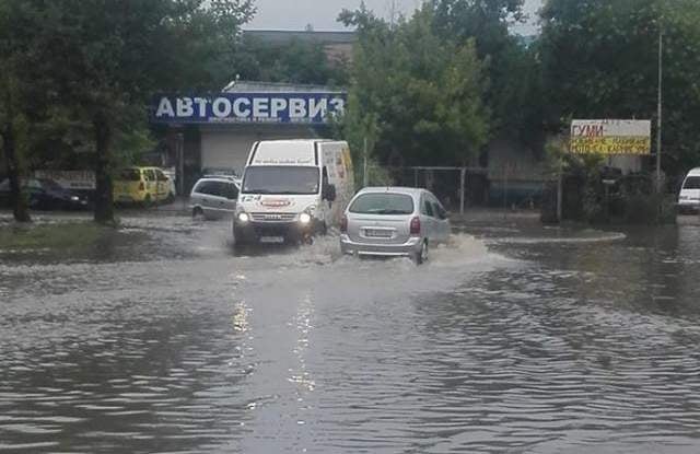 Пловдивският квартал "Кючук Париж" е наводнен! В Асеновград и Трилистник вадят шнорхели (СНИМКИ)