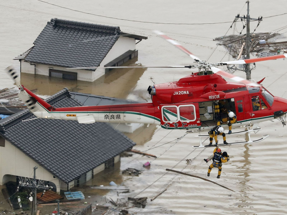 Адът в Япония не спира, жертвите растат, отчаяни души търсят спасение през Туитър (СНИМКИ/ВИДЕО)