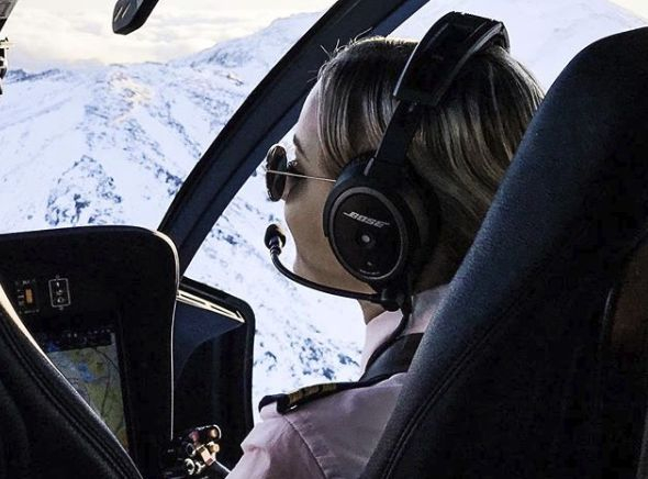 20-годишна красавица пилот покорява Инстаграм с красиви пейзажи! И не само с тях (СНИМКИ)