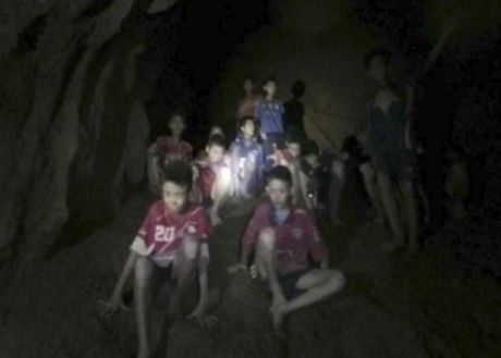 Извънредна развръзка на драмата с децата, заклещени от седмици в пещера в Тайланд (СНИМКИ/ВИДЕО)