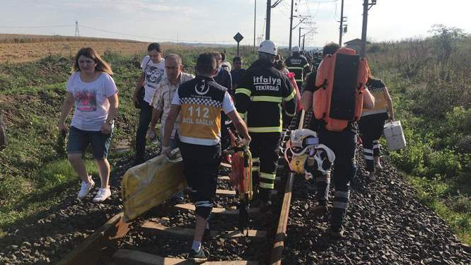 Трагедията е огромна! Най-малко 10 са жертвите на страшната катастрофа с влака от Капъкуле за Истанбул, пострадалите са над 70 (СНИМКИ/ВИДЕО)