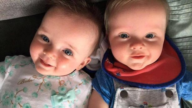 Драмата на близнаците: Недоносено момиченце щеше да умре в родилния дом, когато го разделиха с братчето му (СНИМКИ) 