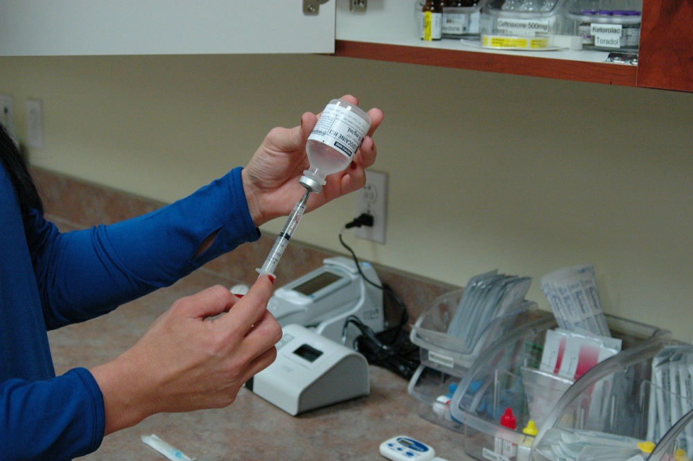 Сензационен пробив в битката срещу СПИН след тестване на ваксина върху 400 доброволци