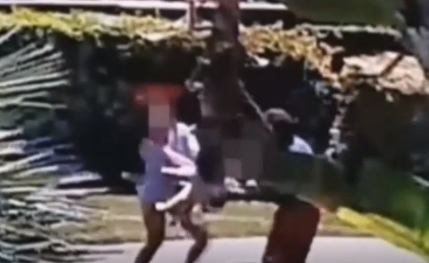 Шокиращо ВИДЕО: Мъж удря любовницата си, използвайки едногодишния си син за оръжие 