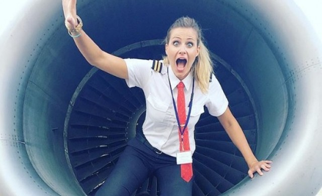 Daily Mail разказа уникалната история на шведката, която се отказа от фризьорството и стана пилот (СНИМКИ)