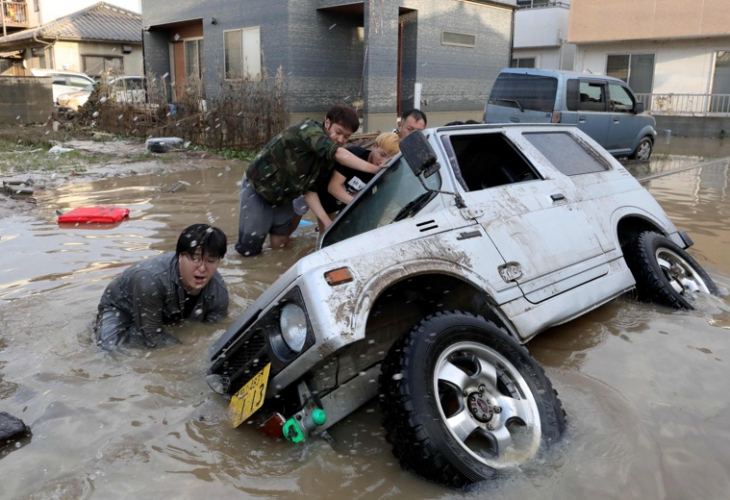 204 са вече жертвите от наводненията в Япония, но това не е краят