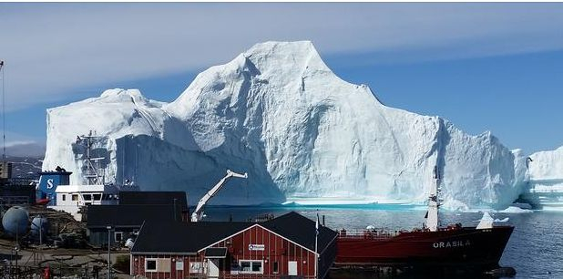 Паника и ужас: Огромен айсберг се движи към село в Гренландия, тече евакуация! Зрелищни СНИМКИ и ВИДЕО