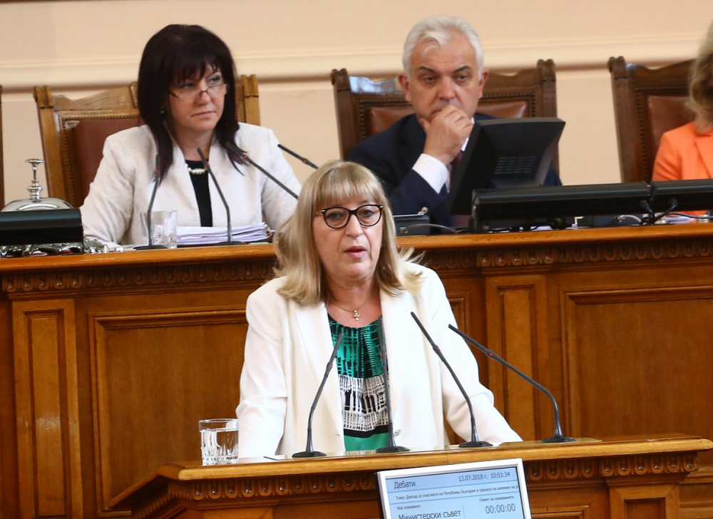 Парламентът освободи Цецка Цачева и назначи Данаил Кирилов