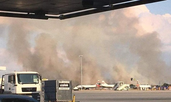 Голям пожар избухна край летище Хийтроу (ВИДЕО)