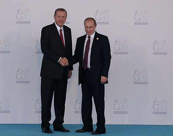 Путин и Ердоган обсъдиха по телефона кризата в Сирия 
